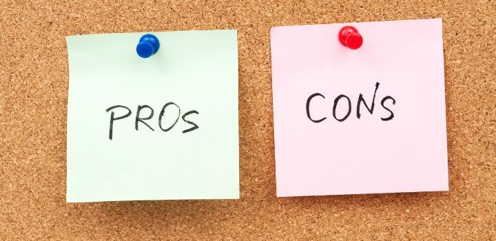 Pros and Cons written on sticky notes