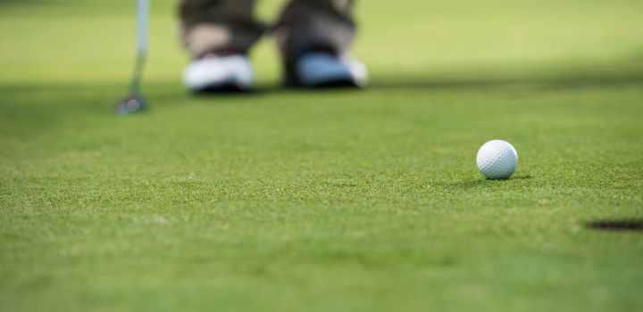 Golf player putting green